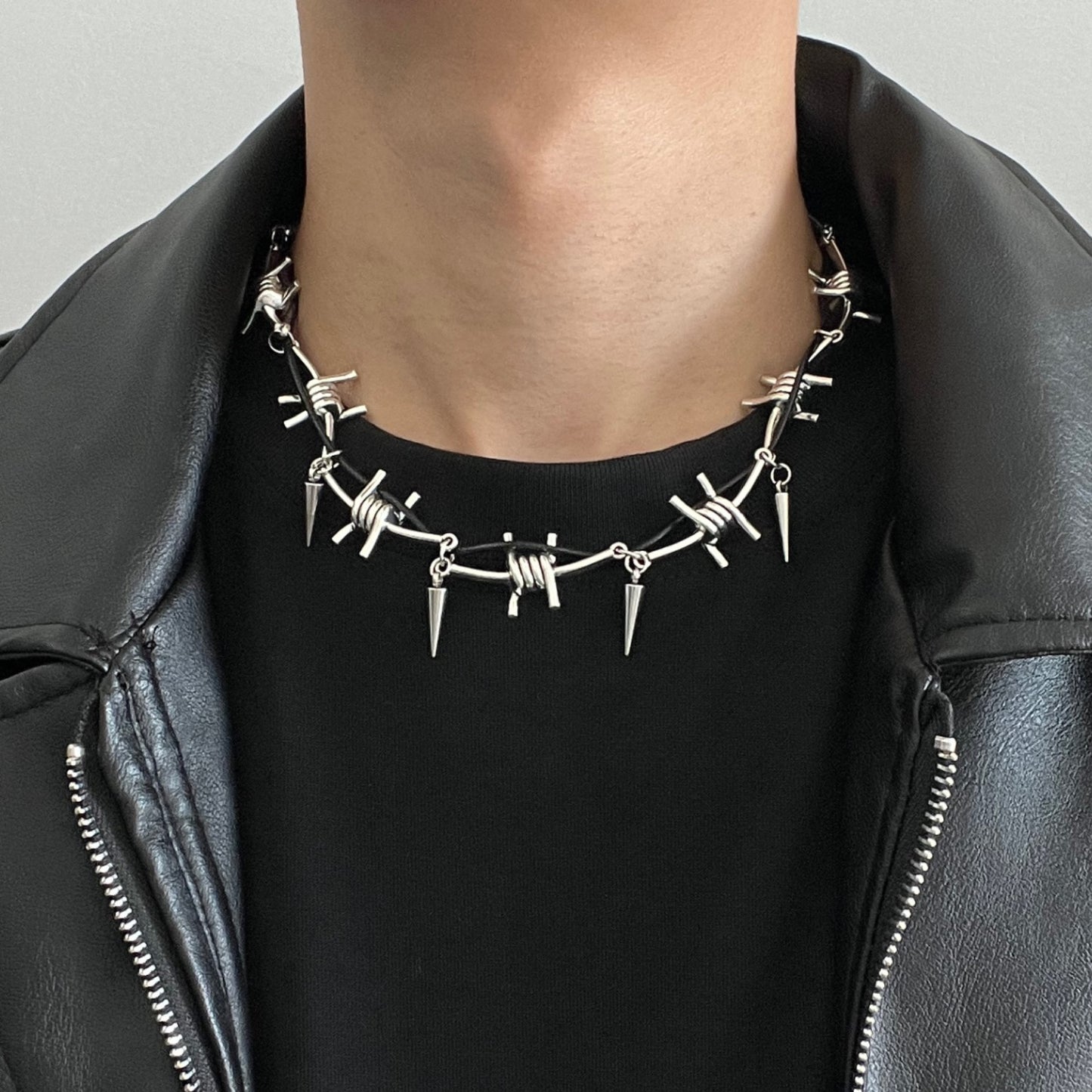 BARBED WIRE NECKLACE Z170