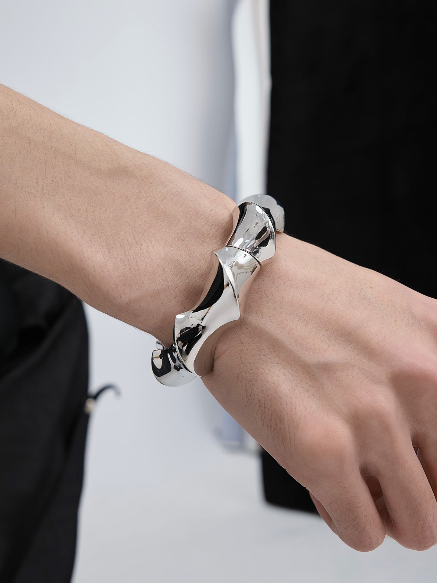 SPIRAL BANGLE Z60