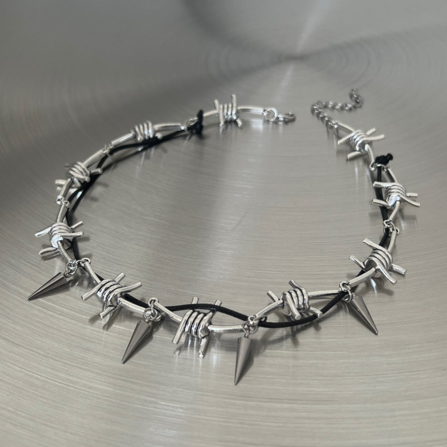 BARBED WIRE NECKLACE Z170