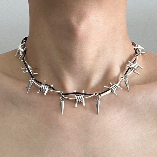 BARBED WIRE NECKLACE Z170