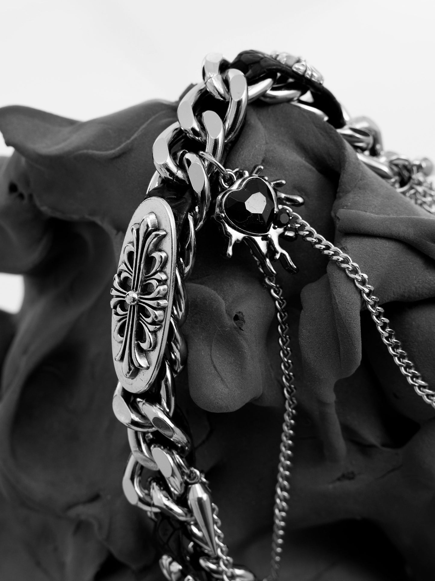 WRAPPED NICHE CHAIN BLACK NECKLACE Z51