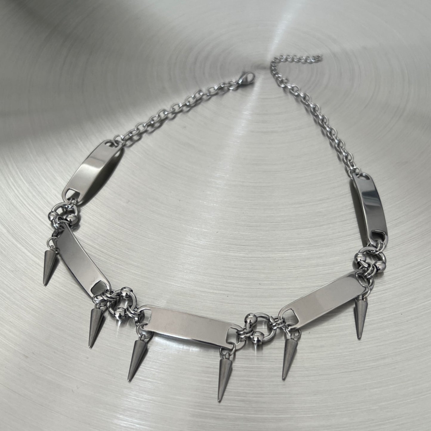 THORN PLATE NECKLACE Z172