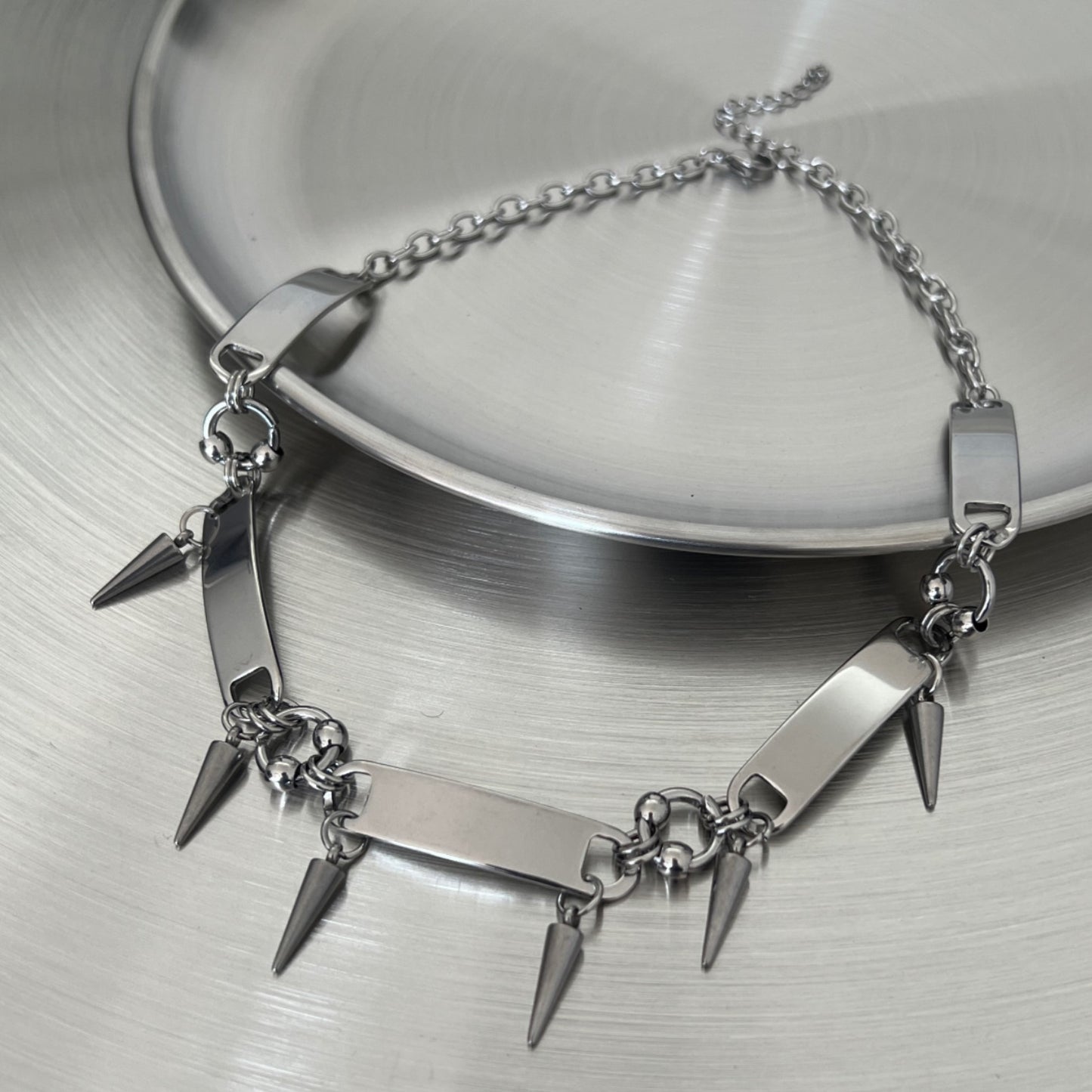 THORN PLATE NECKLACE Z172