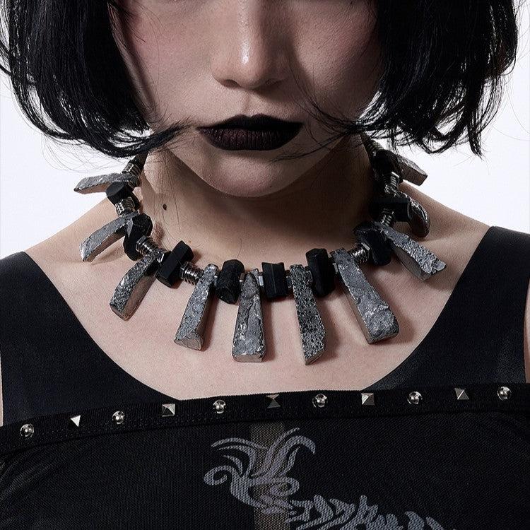 RUINS NECKLACE Z36