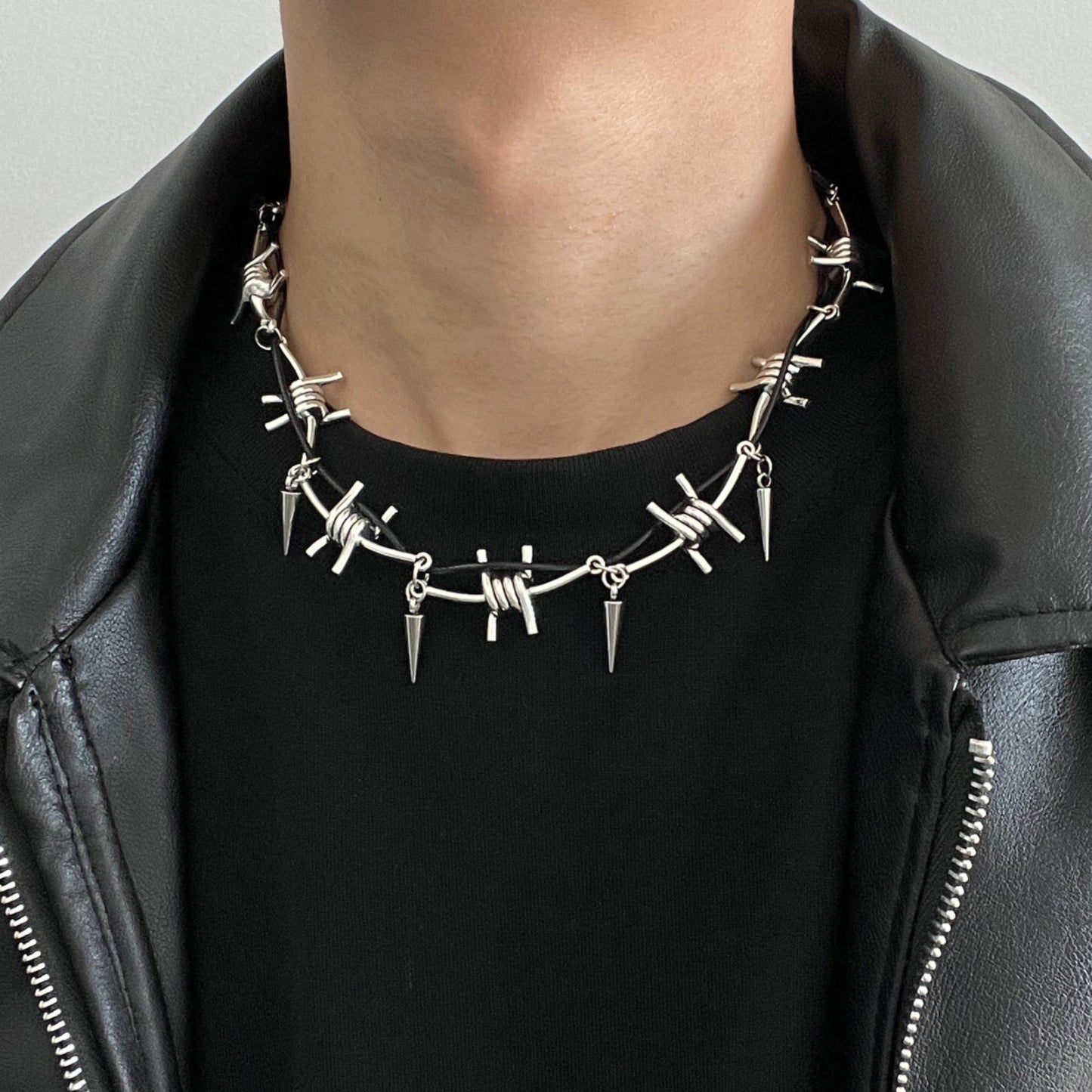 BARBED WIRE NECKLACE Z170