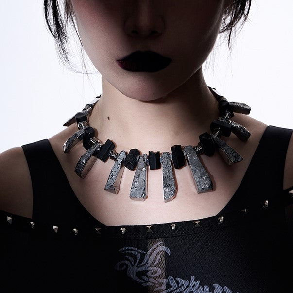 RUINS NECKLACE Z36