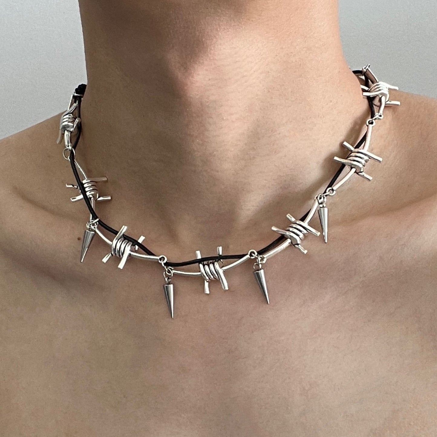 BARBED WIRE NECKLACE Z170