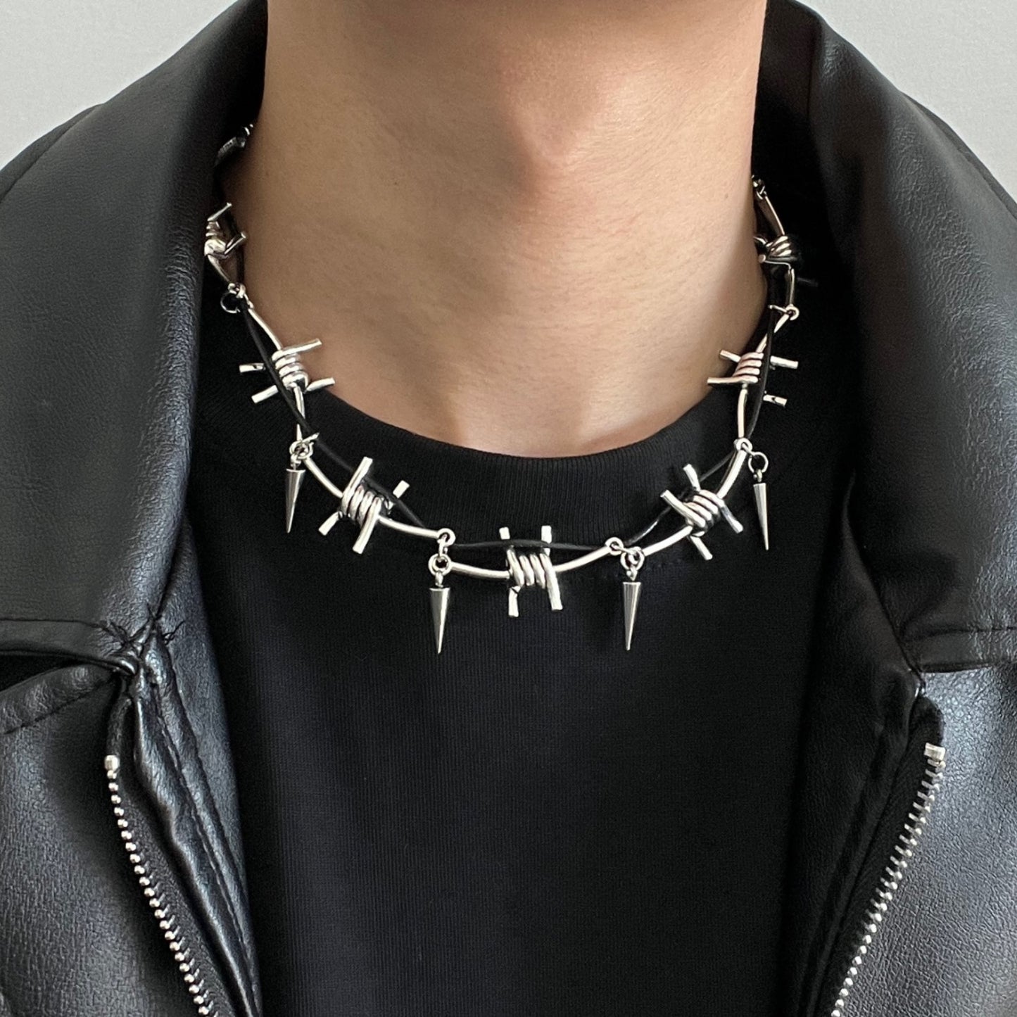 BARBED WIRE NECKLACE Z170